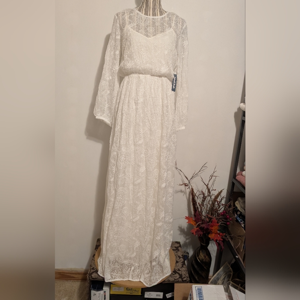 Elegant White Lace Maxi Dress with Sheer Overlay